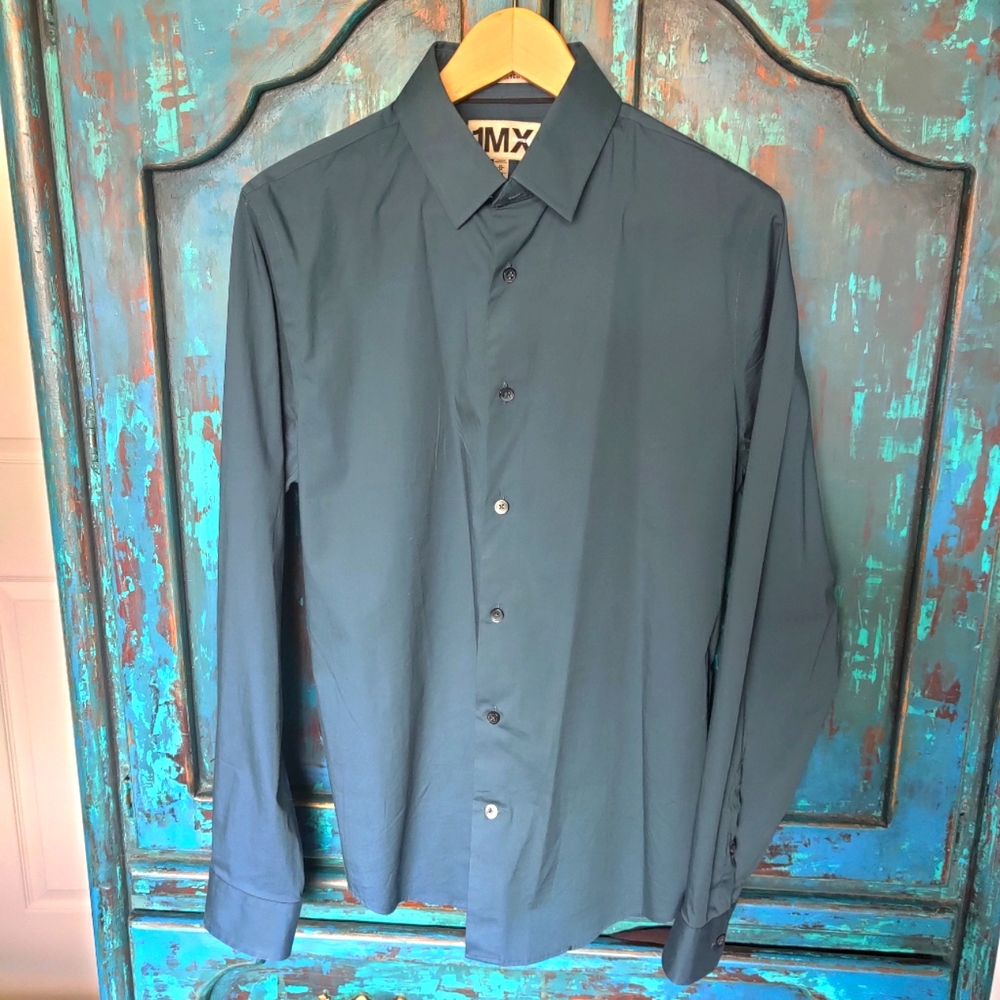 Men's collared dress shirt